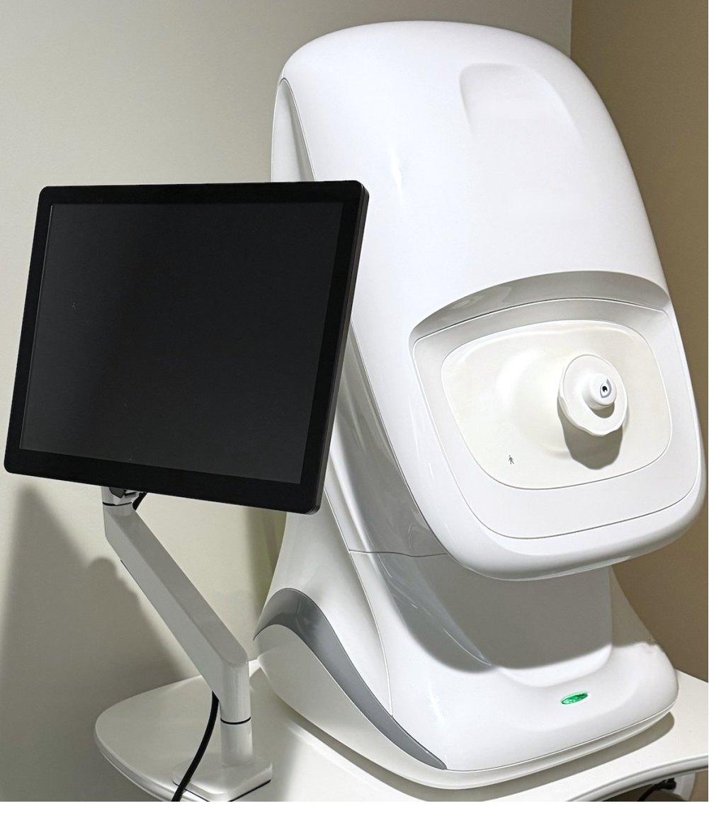 A widefield retinal imaging instrument in the exam room
